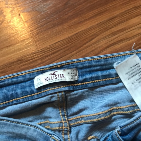 RIPPED HOLLISTER JEANS - Picture 3 of 3